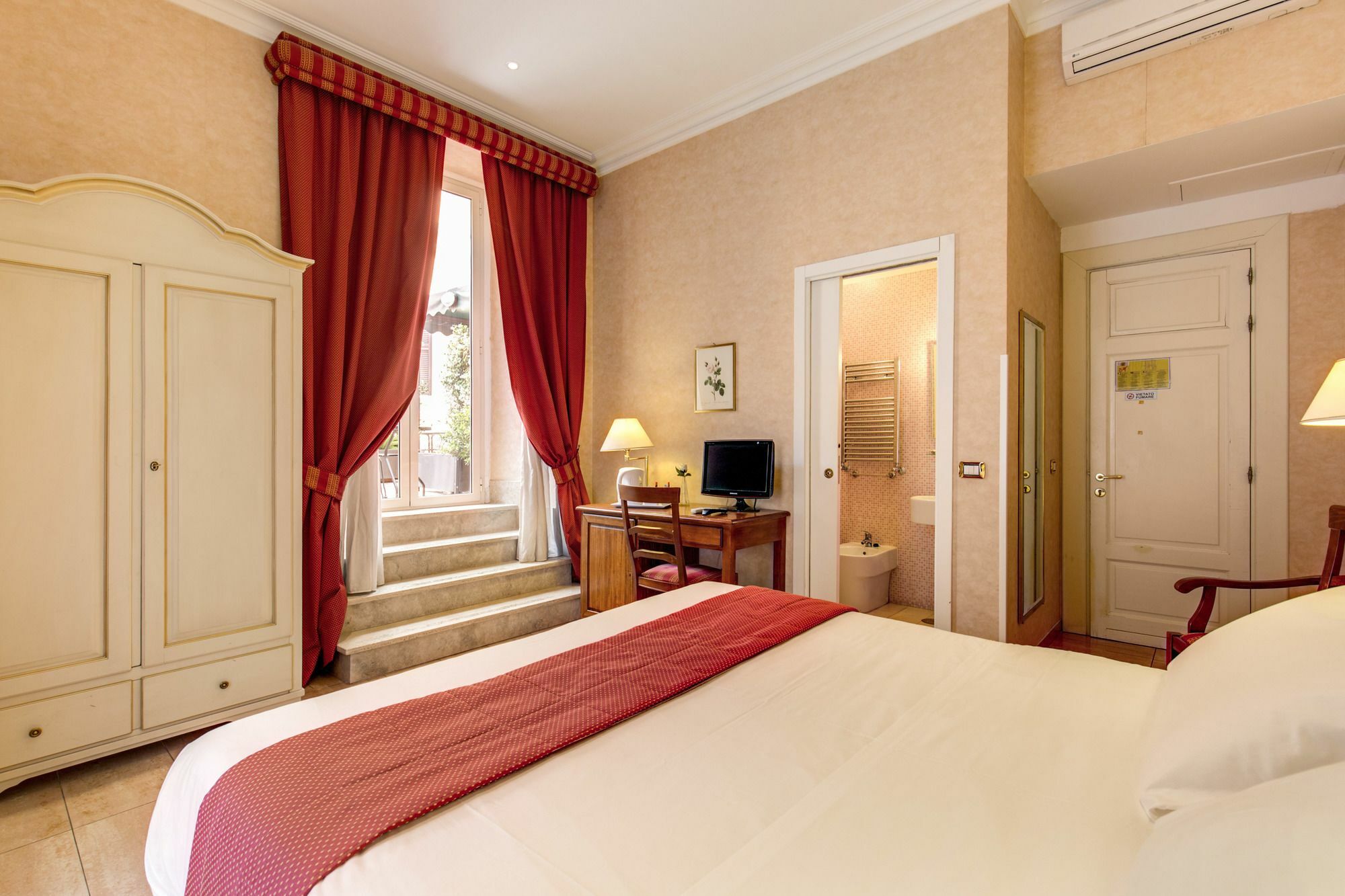Wrh Suites Rome Bagian luar foto
